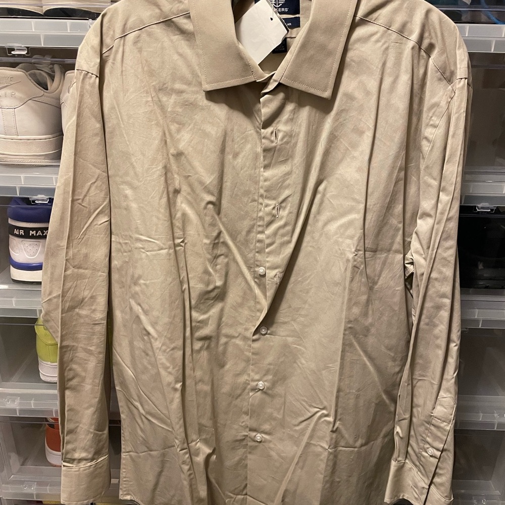 Brand new docker long sleeve shirt never worn.